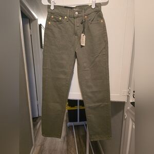 Levi's Women's Straight Leg Jeans in Olive